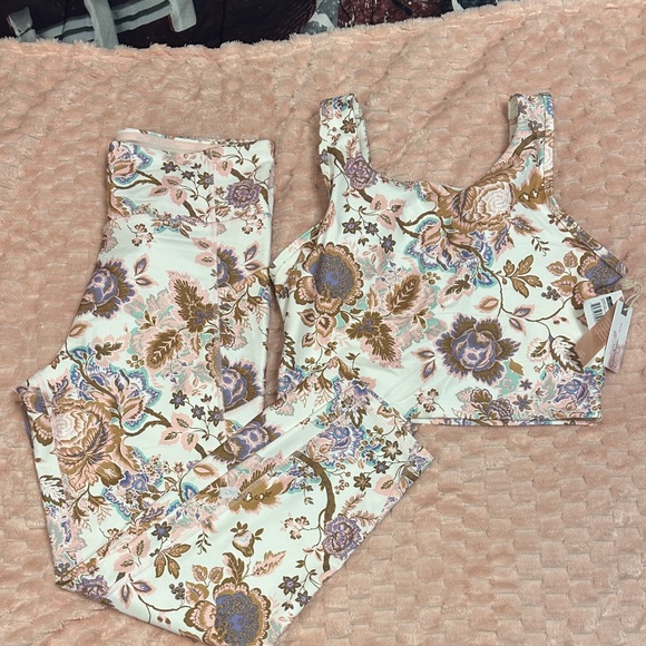 Jessica Simpson Other - Jessica Simpson Floral Print Crop Top/ Sports bra and Leggings Set